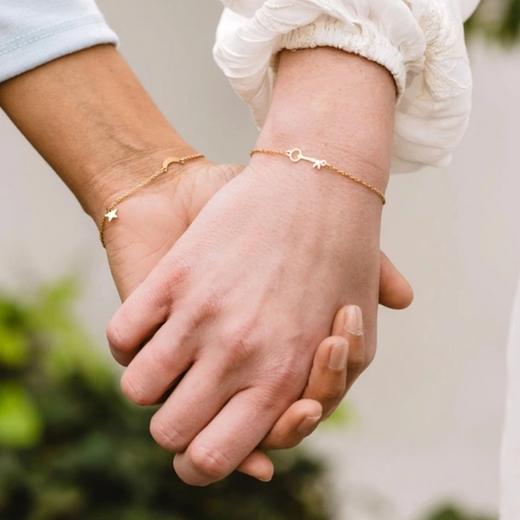 Marina De Buchi - 'Unlock Your Dreams’ Luxe Key Freedom Bracelet - Picture 3 of 6